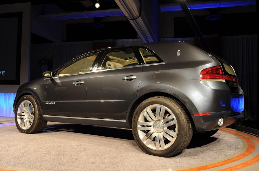  Lincoln Aviator Concept 2004 года  (фото 29 из 37)